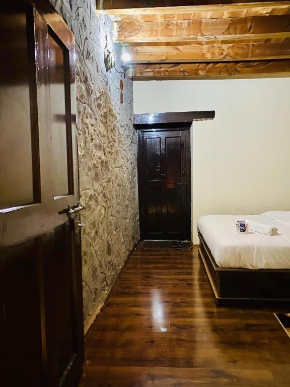 Backpackers Stories By Old Hunza Inn Karimabad  Экстерьер фото